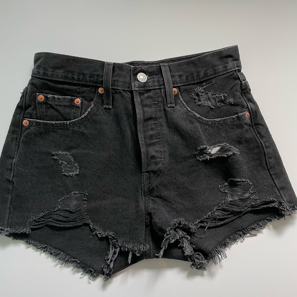 NWOT Levi's 501 Black High-Waisted Distressed Jean Shorts